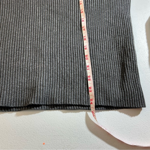 Victorinox Swiss Army Crew Gray Sweater Size M - Picture 11 of 12